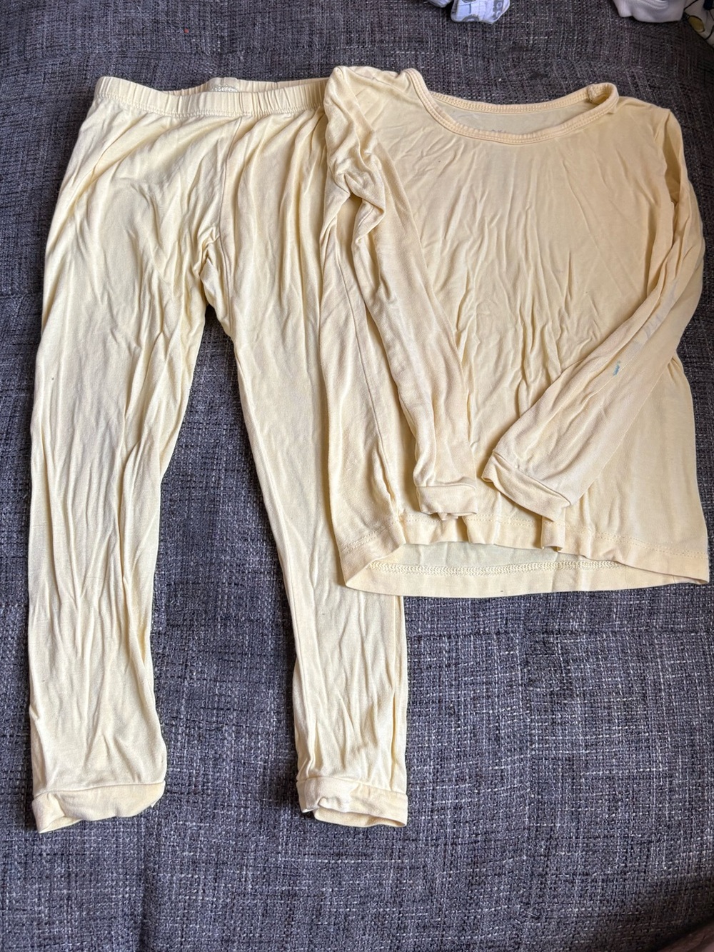 Kyte baby Light Yellow Two-Piece pyjama set 3T play condition unisex